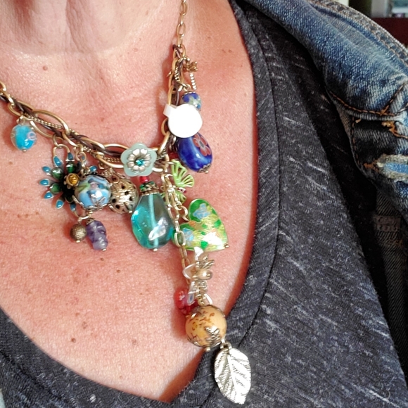 NWT Hand Crafted Statement Necklace & Earring Set - Picture 5 of 9